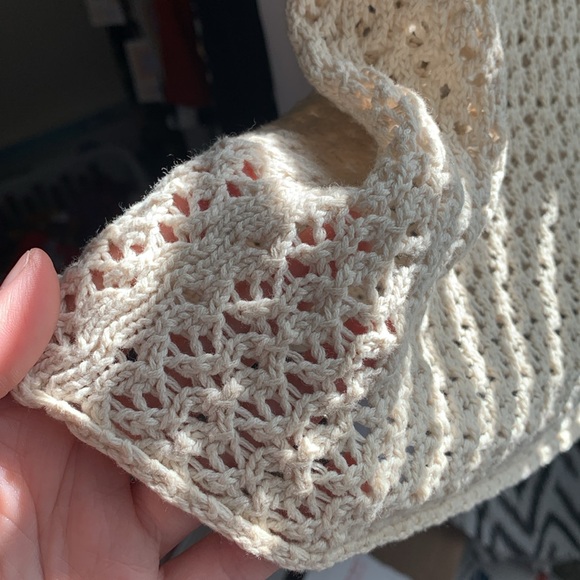 H&M Cream Crochet Short Sleeve Top - EUC Size Medium - Picture 4 of 7